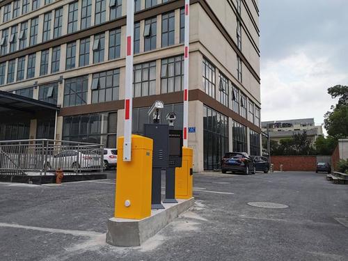 青岛车牌识别系统安装案例 - {dede:global.cfg_webname/}